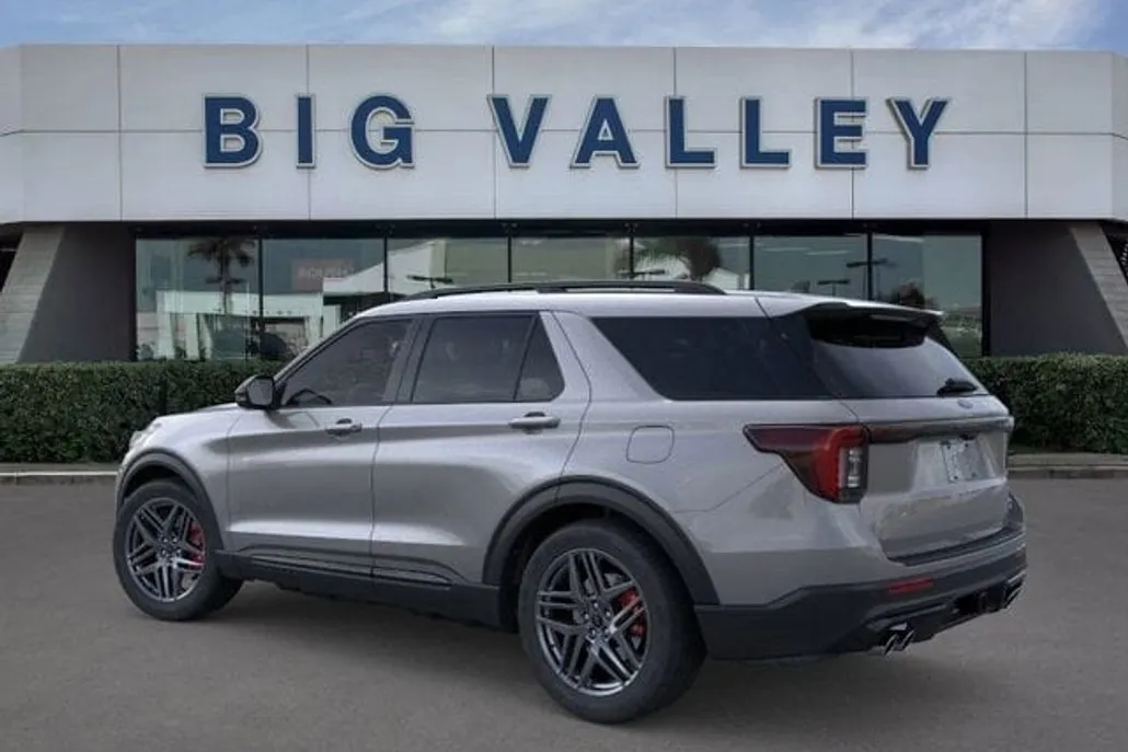 2025 Ford Explorer ST photo 1