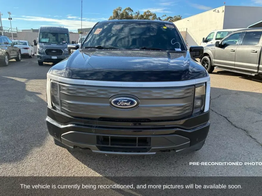 2023 Ford F-150 Lightning Lariat photo 1