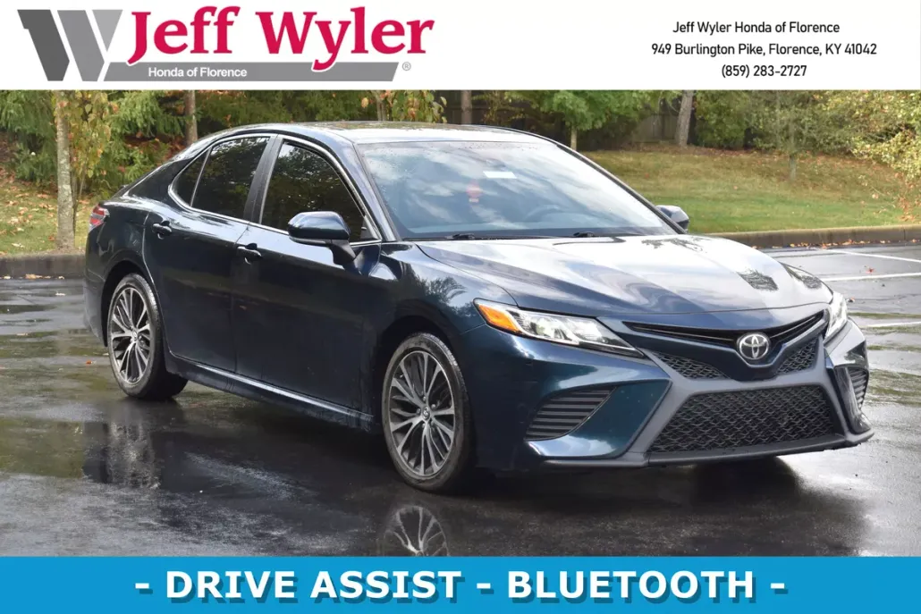2018 Toyota Camry SE photo 1