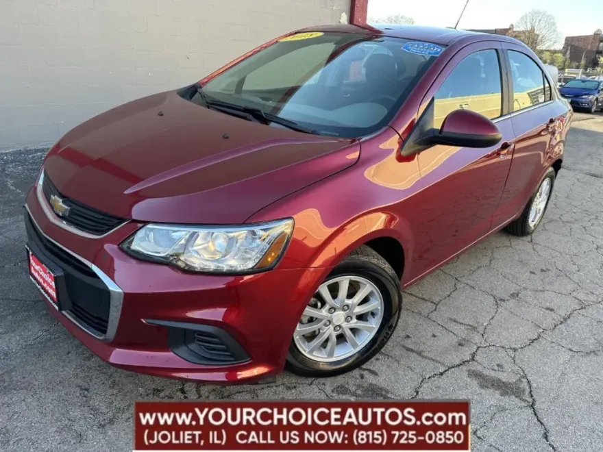 2018 Chevrolet Sonic LT photo 1