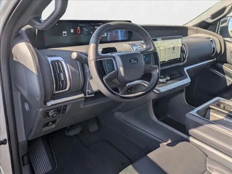 2025 Ford Expedition MAX Platinum photo 1