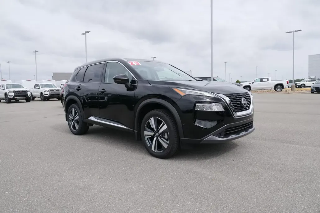 2023 Nissan Rogue SL photo 1