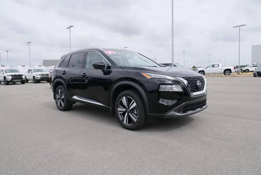 2023 Nissan Rogue SL photo 1