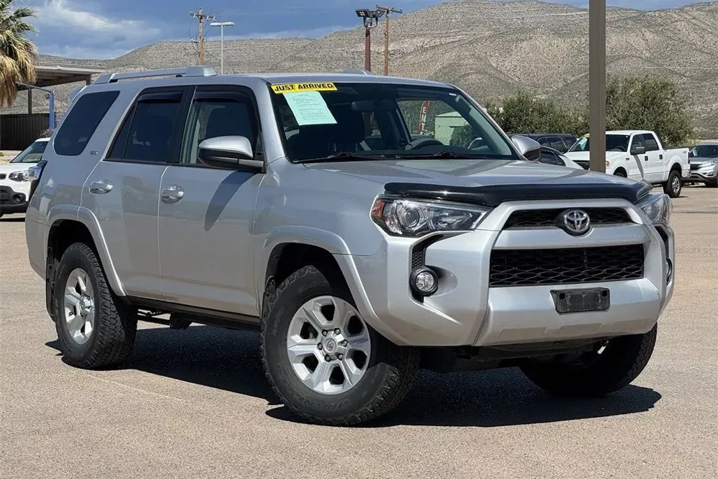 2018 Toyota 4Runner SR5 photo 1