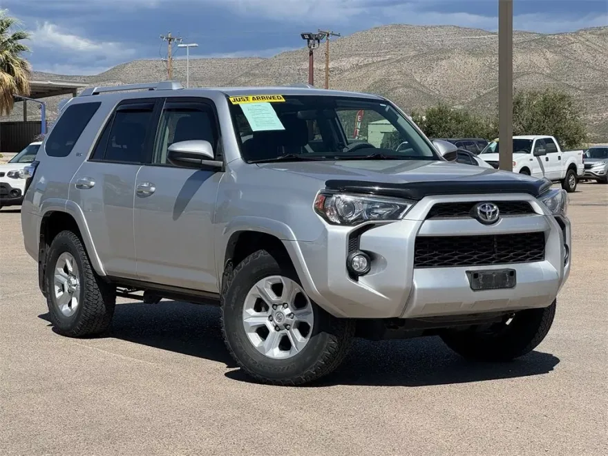 2018 Toyota 4Runner SR5 photo 1