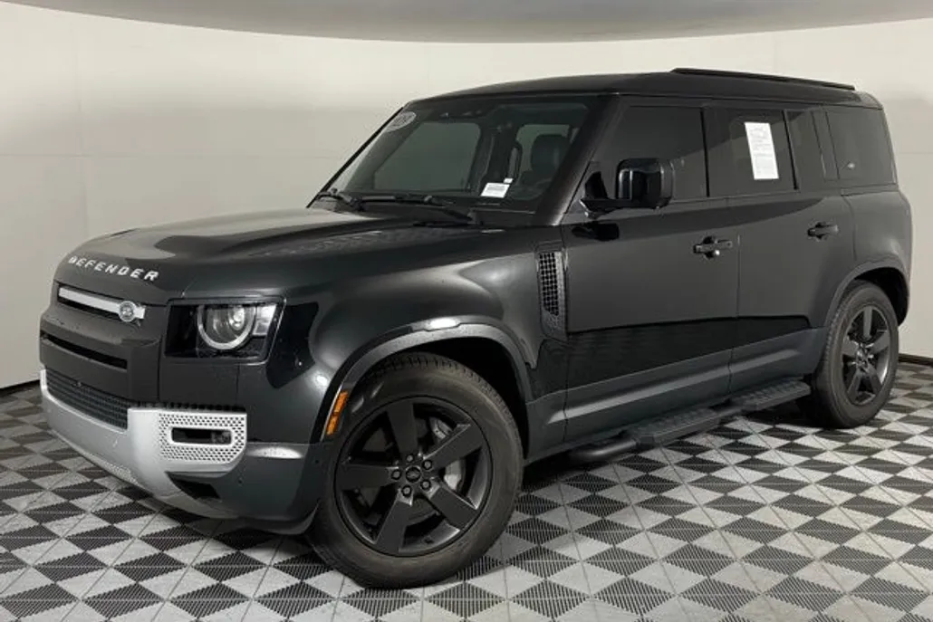 2023 Land Rover Defender 110 SE photo 1
