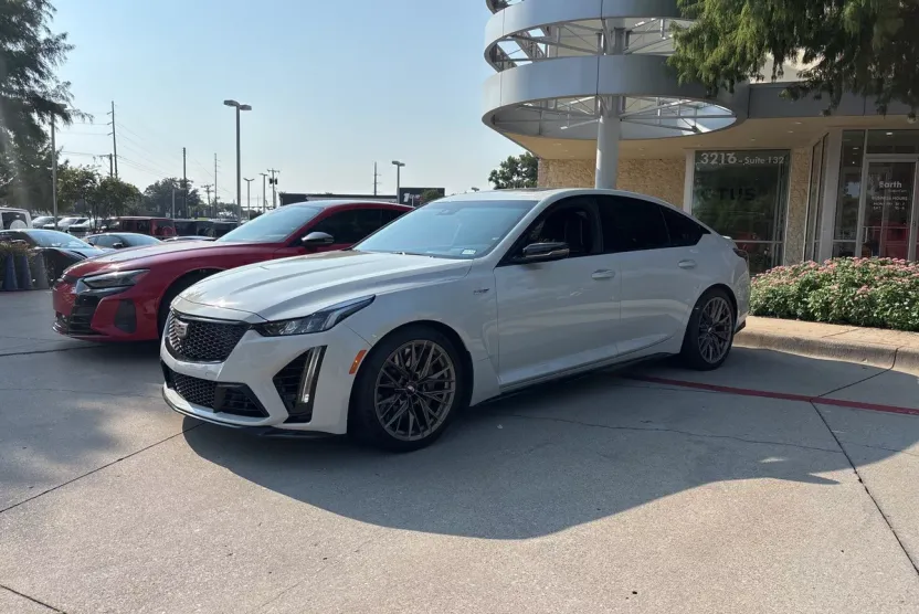 2022 Cadillac CT5 V photo 1
