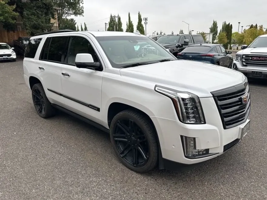 2019 Cadillac Escalade Platinum photo 1