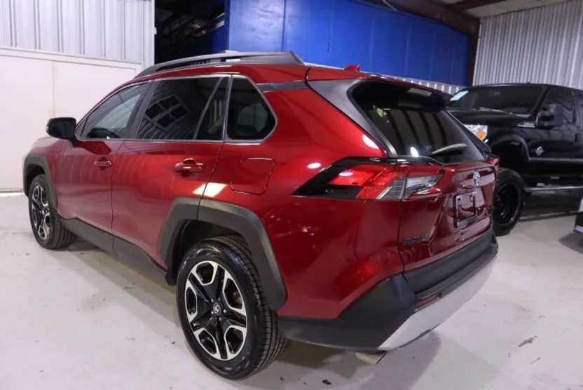2019 Toyota RAV4 Adventure photo 1