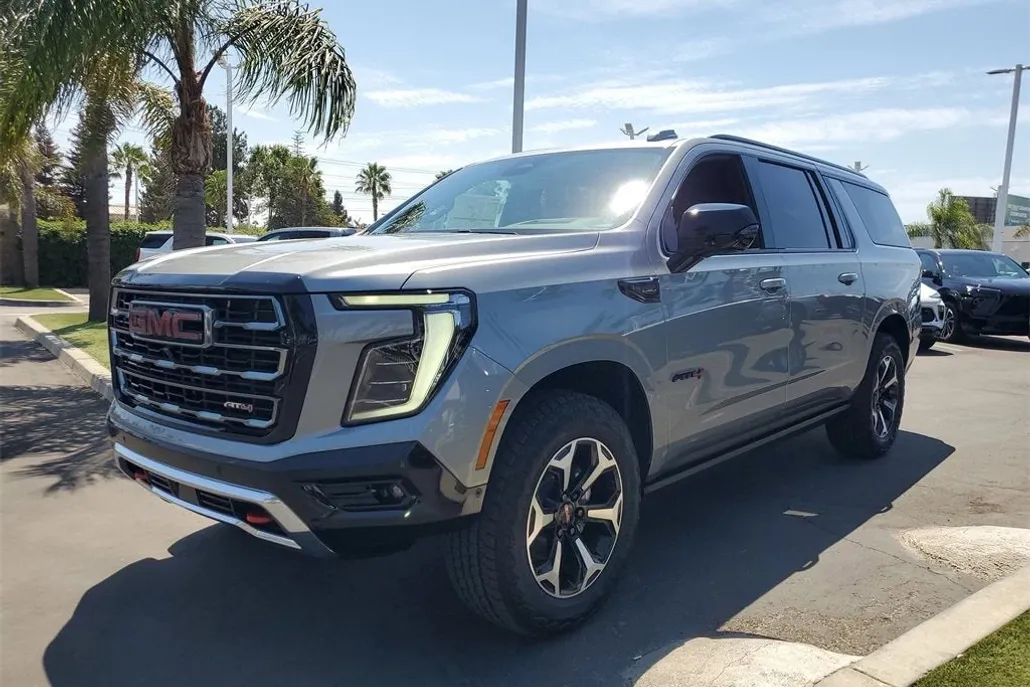2025 Gmc Yukon XL AT4 photo 1