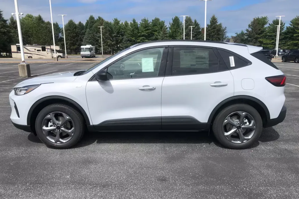 2025 Ford Escape ST-Line photo 1
