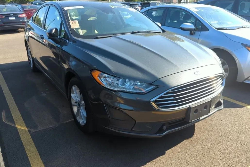 2020 Ford Fusion SE photo 1