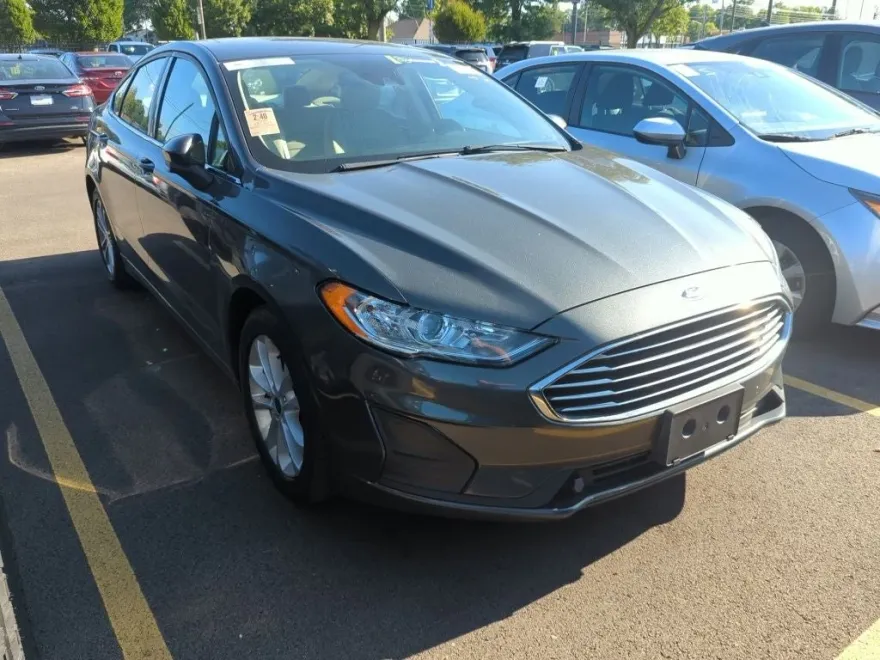 2020 Ford Fusion SE photo 1