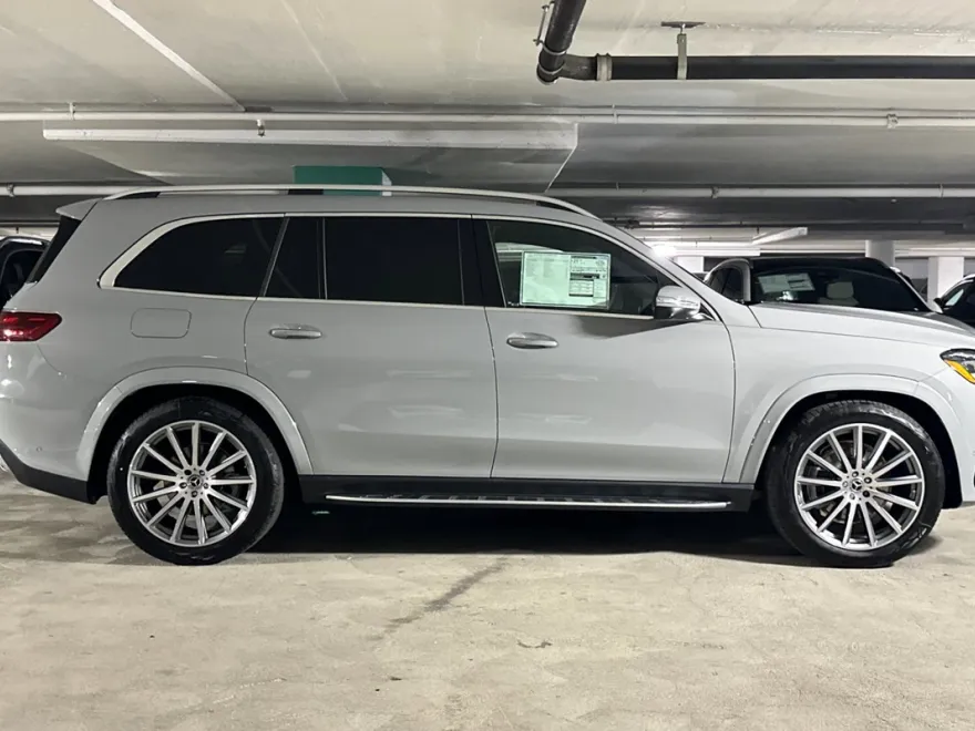 2025 Mercedes Benz GLS 450 4MATIC photo 1