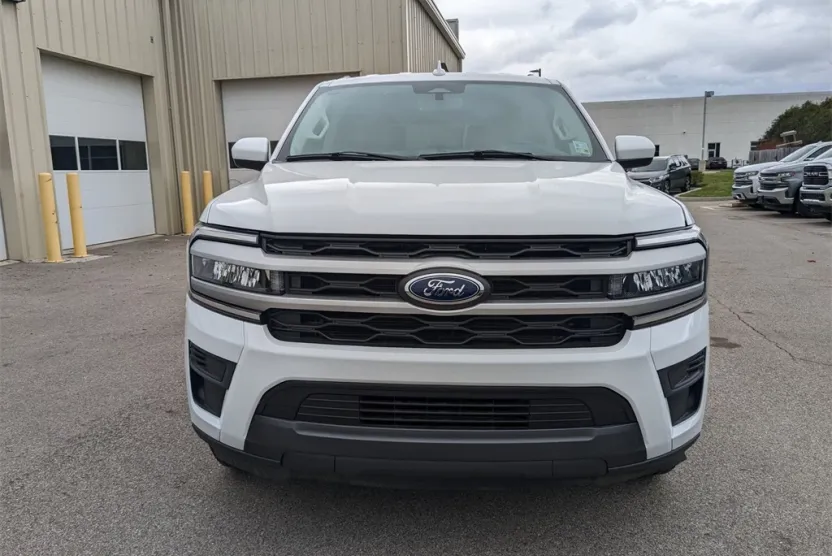 2024 Ford Expedition XLT photo 1
