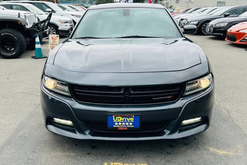 2016 Dodge Charger SXT photo 1