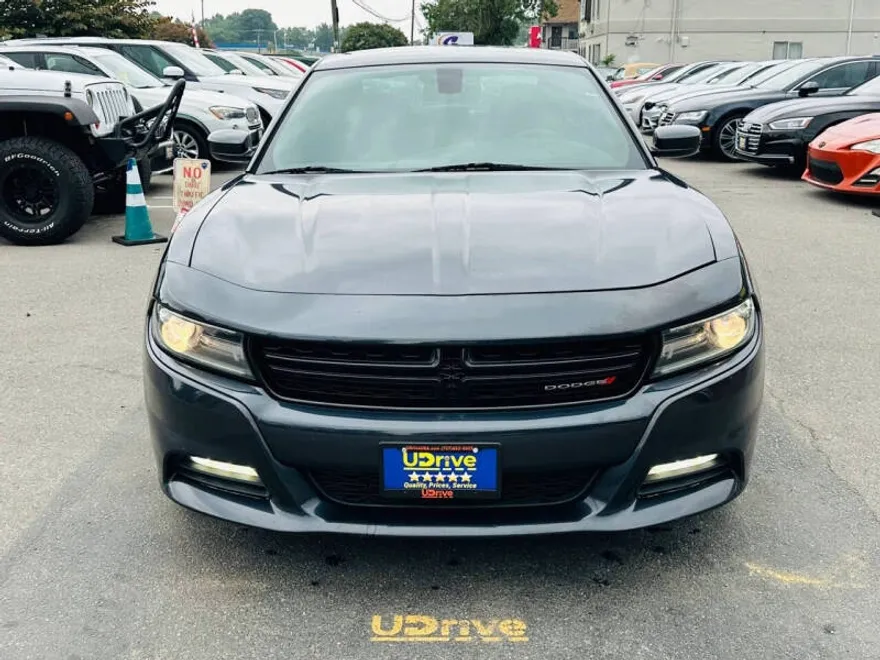 2016 Dodge Charger SXT photo 1