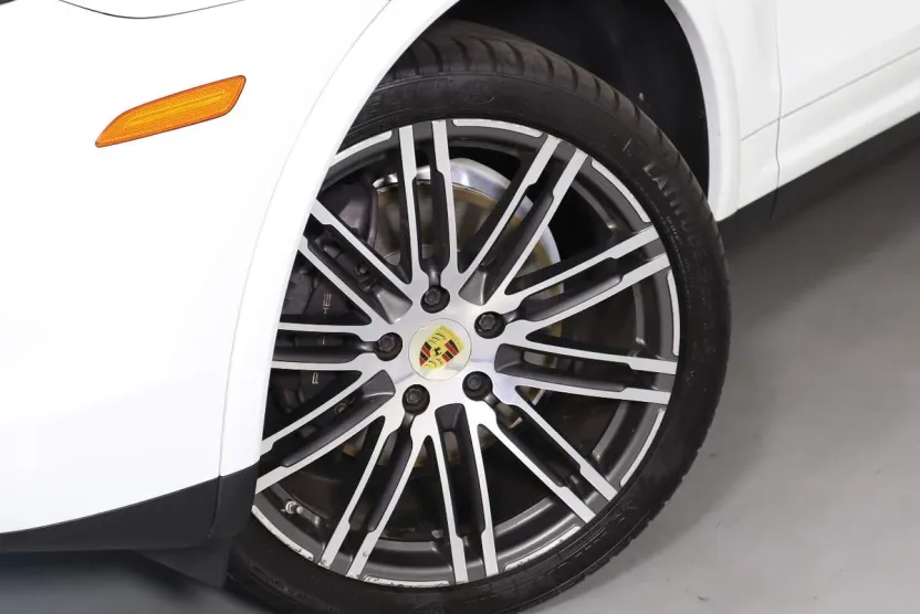 2017 Porsche Cayenne photo 1