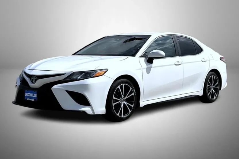 2018 Toyota Camry SE XLE photo 1