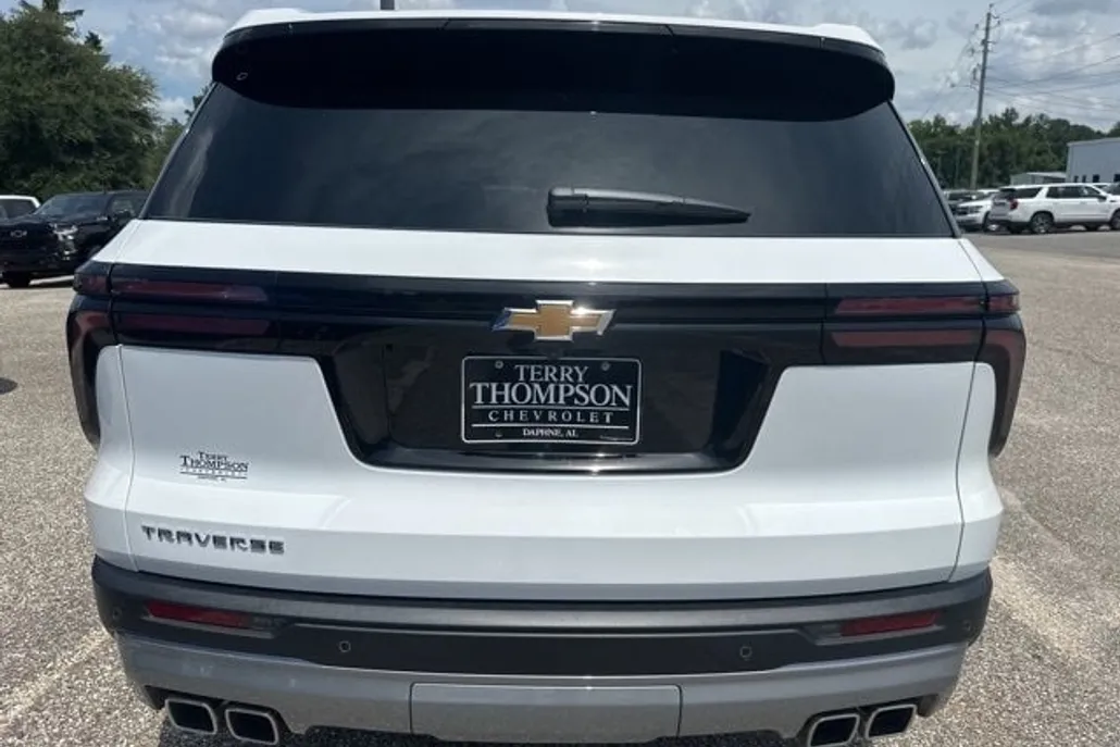 2025 Chevrolet Traverse photo 1