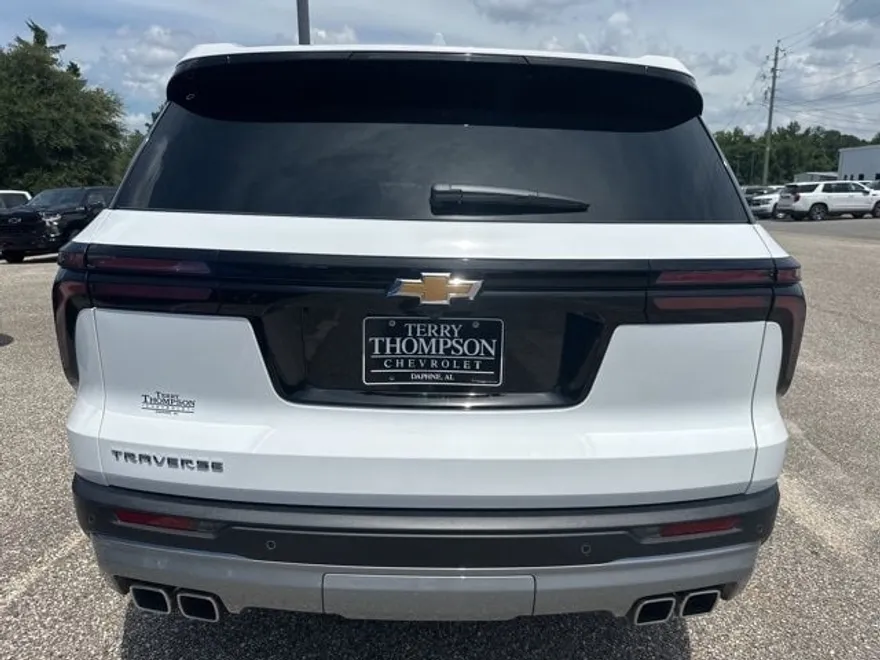 2025 Chevrolet Traverse photo 1