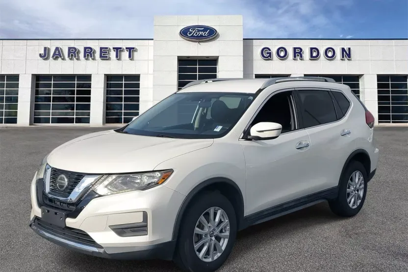2019 Nissan Rogue SV photo 1