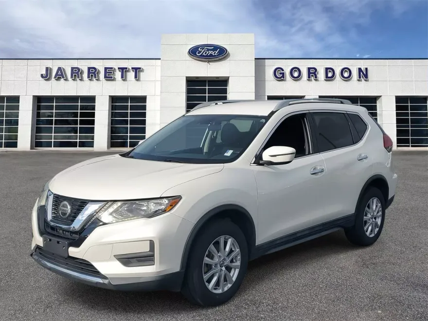 2019 Nissan Rogue SV photo 1