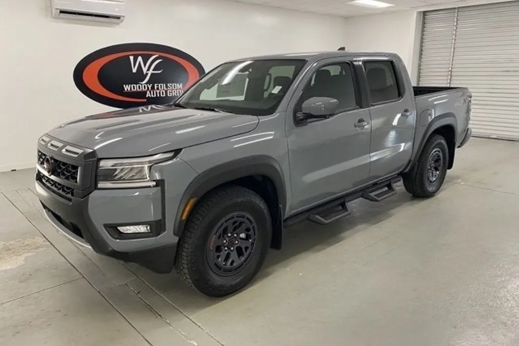 2025 Nissan Frontier Crew Cab PRO-X photo 1