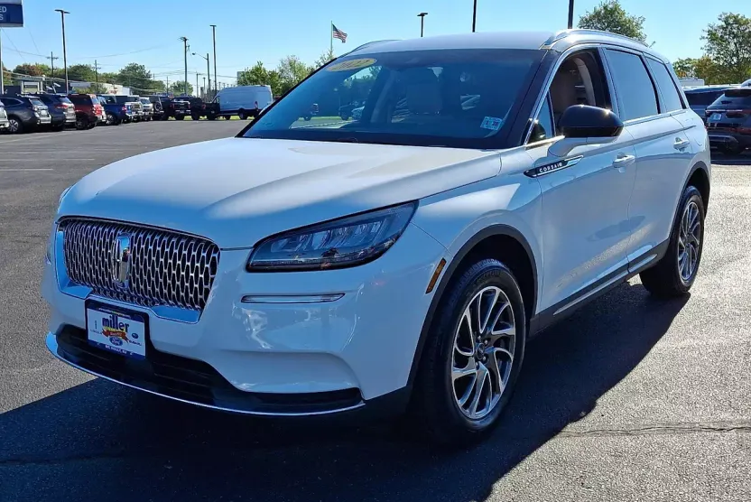 2022 Lincoln Corsair Standard photo 1