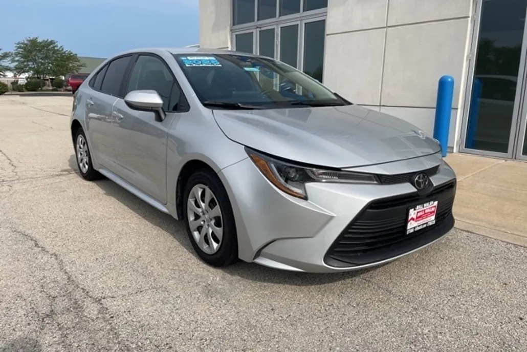 2025 Toyota Corolla LE photo 1