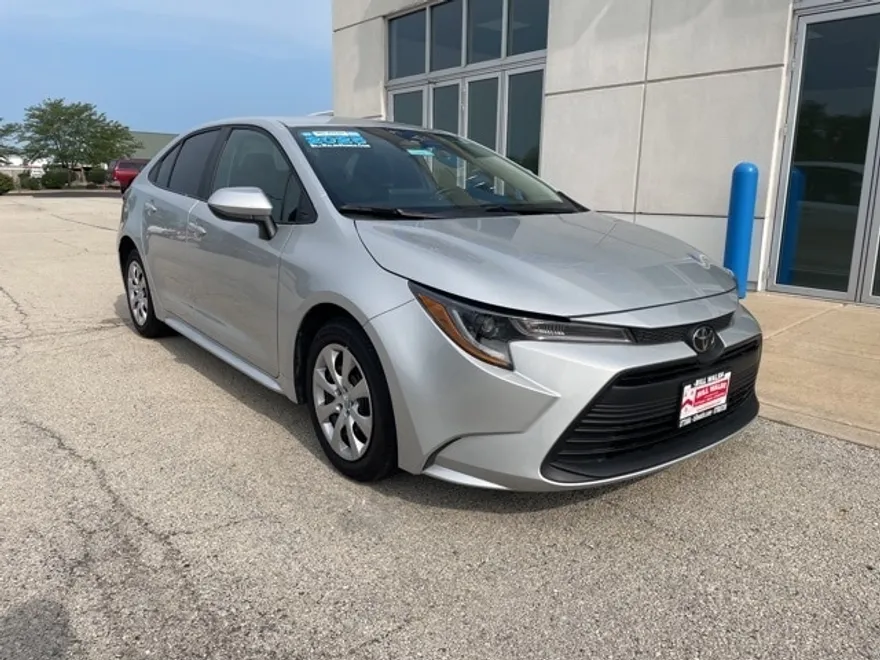 2025 Toyota Corolla LE photo 1