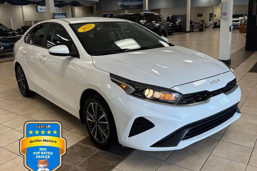 2023 Kia Forte LXS photo 1