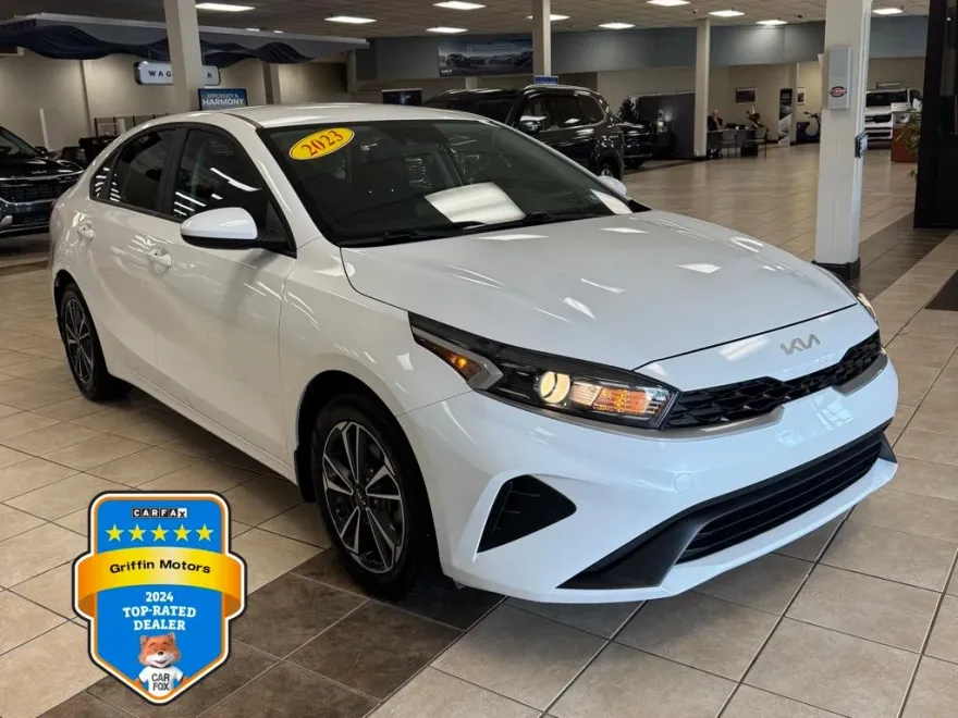 2023 Kia Forte LXS photo 1