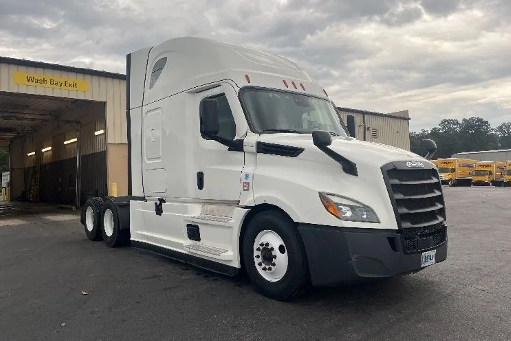 2022 Freightliner Cascadia 126" Sleeper Cab photo 1
