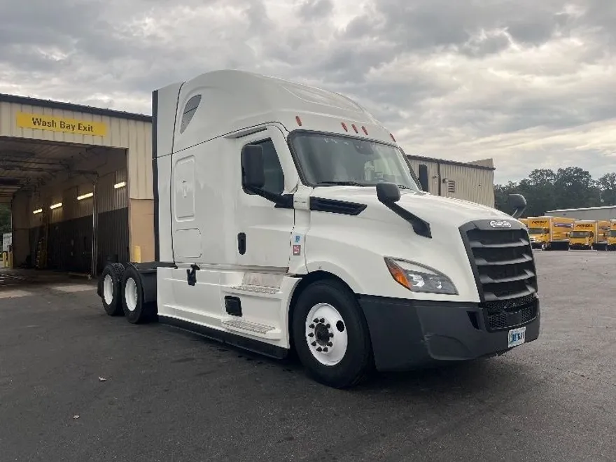 2022 Freightliner Cascadia 126" Sleeper Cab photo 1