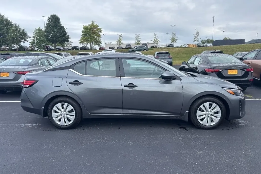 2025 Nissan Sentra SV photo 1