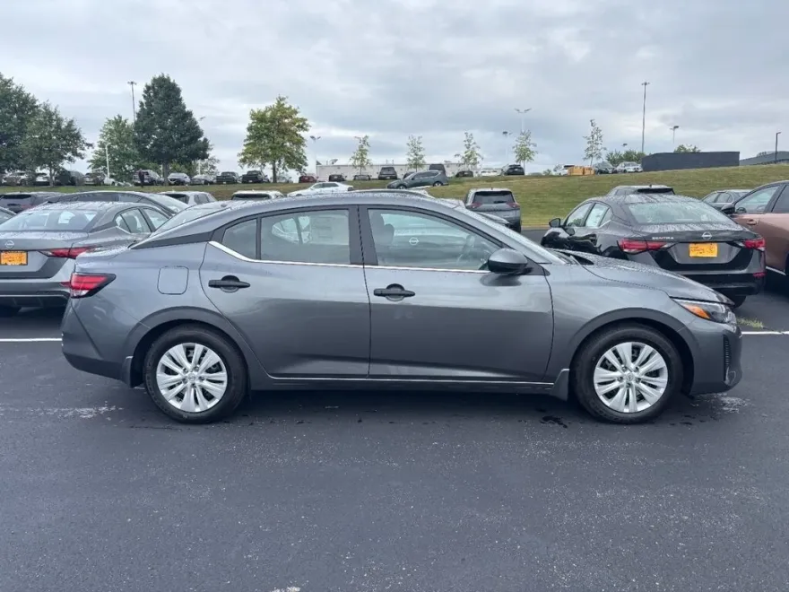 2025 Nissan Sentra SV photo 1