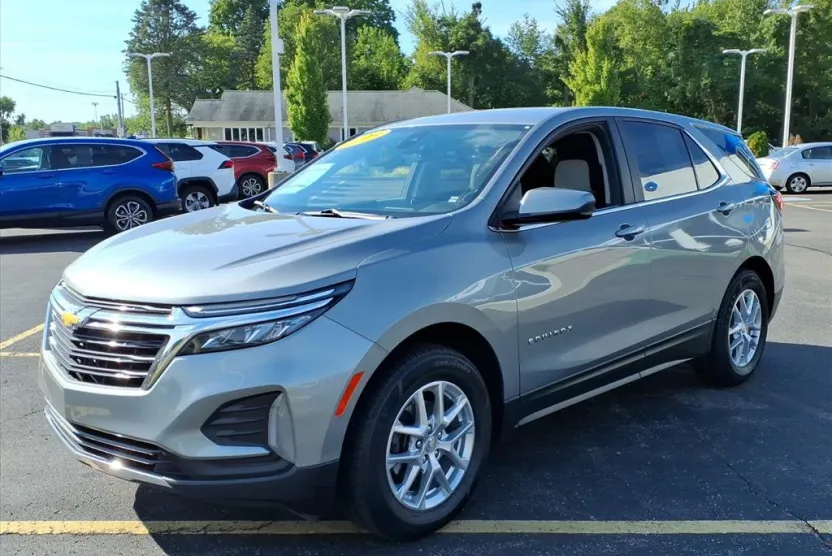 2023 Chevrolet Equinox LT photo 1