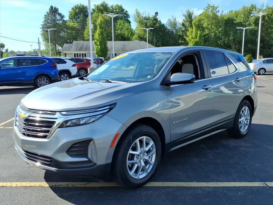2023 Chevrolet Equinox LT photo 1