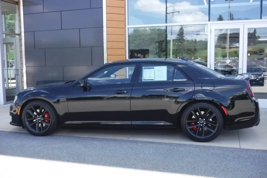 2023 Chrysler 300 C photo 1