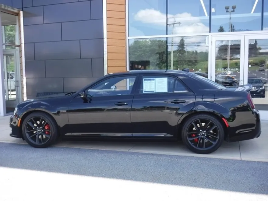 2023 Chrysler 300 C photo 1