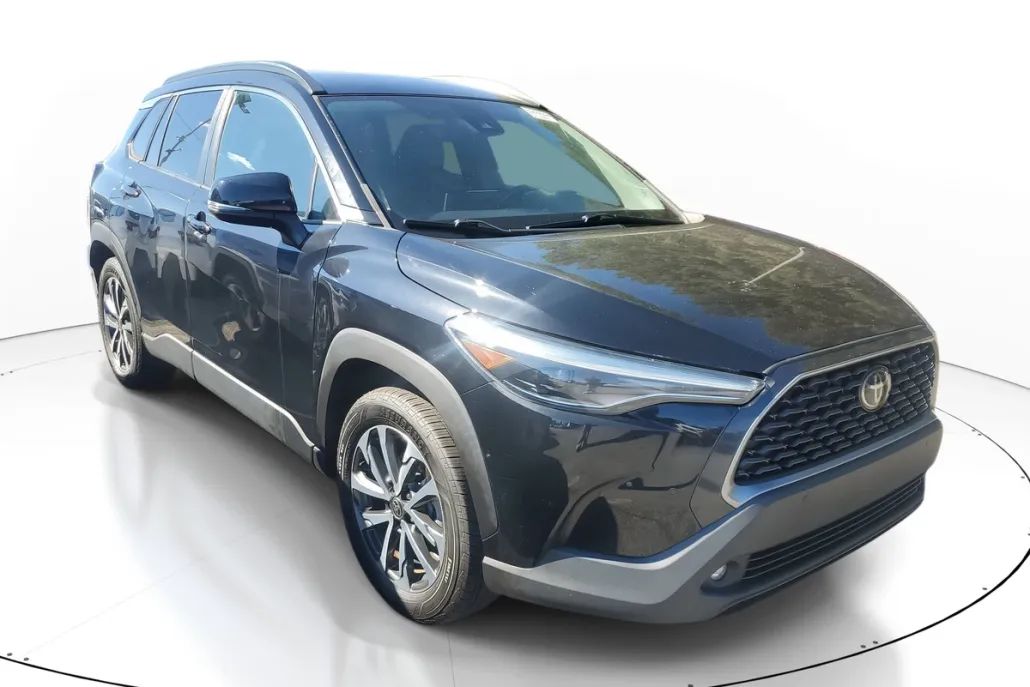2022 Toyota Corolla Cross XLE photo 1