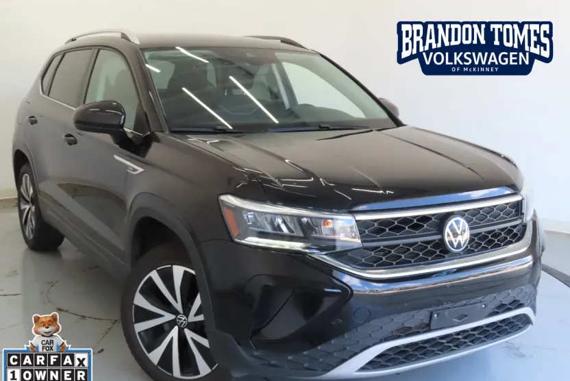 2024 Volkswagen Taos SE photo 1