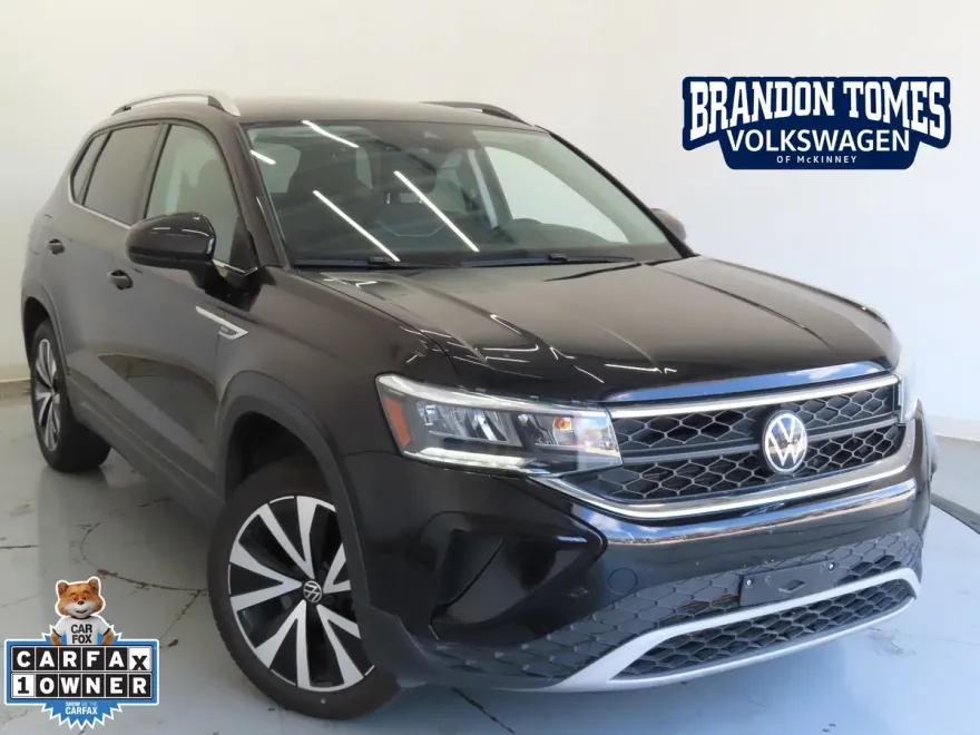 2024 Volkswagen Taos SE photo 1