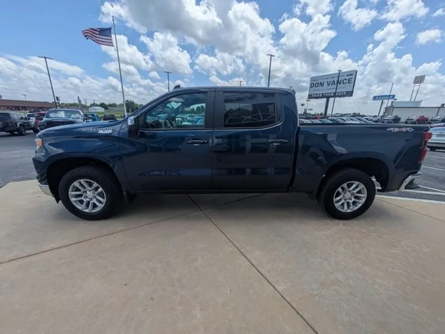2023 Chevrolet Silverado 1500 LT photo 1