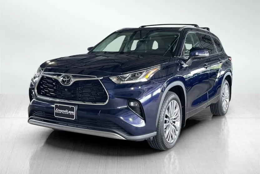 2023 Toyota Highlander Platinum photo 1