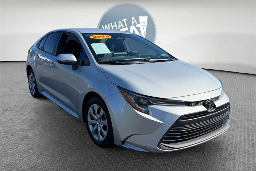 2024 Toyota Corolla LE photo 1