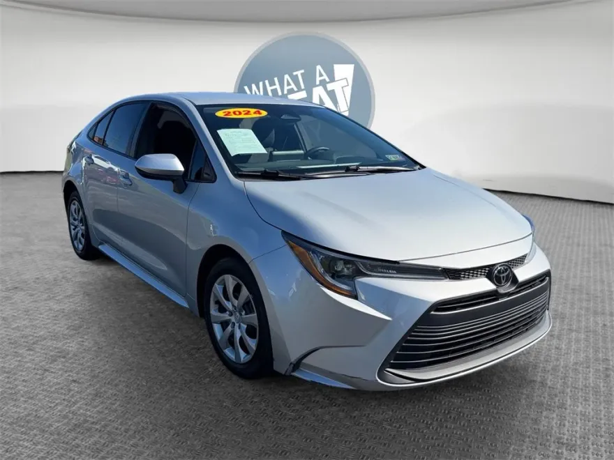 2024 Toyota Corolla LE photo 1