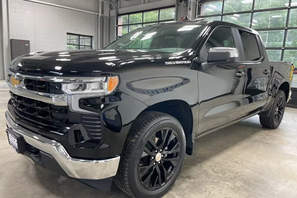 2025 Chevrolet Silverado 1500 LT photo 1