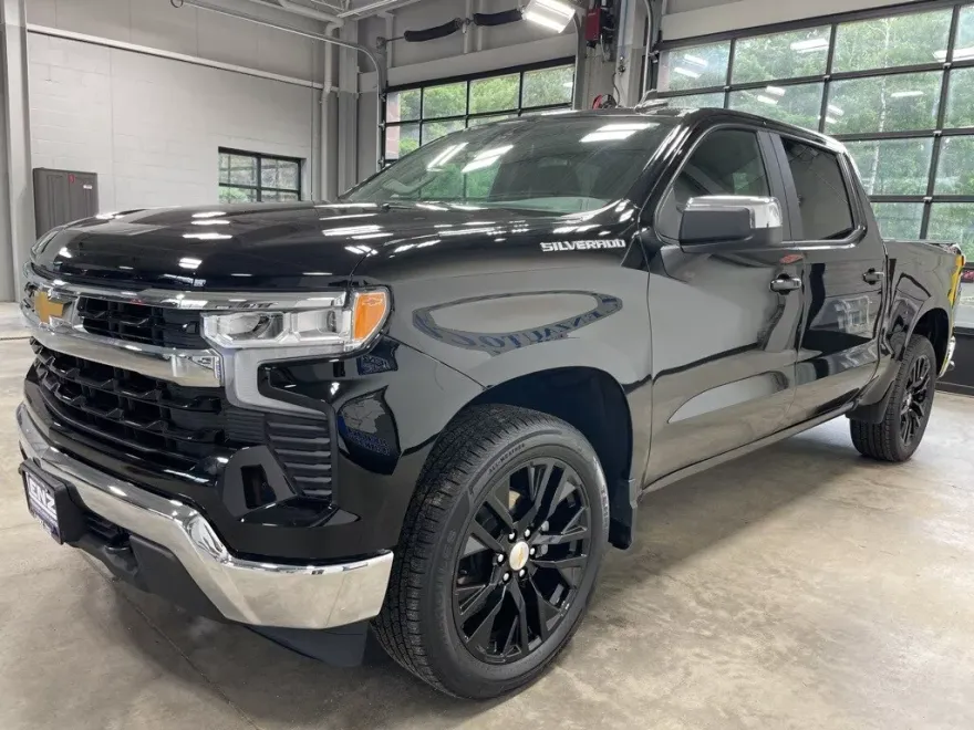 2025 Chevrolet Silverado 1500 LT photo 1